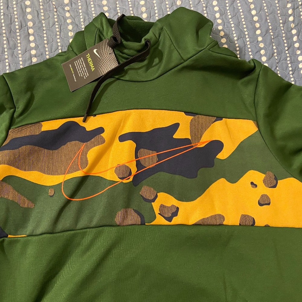 Nike Men's Therma Fit  Color Blocked Green hoodie